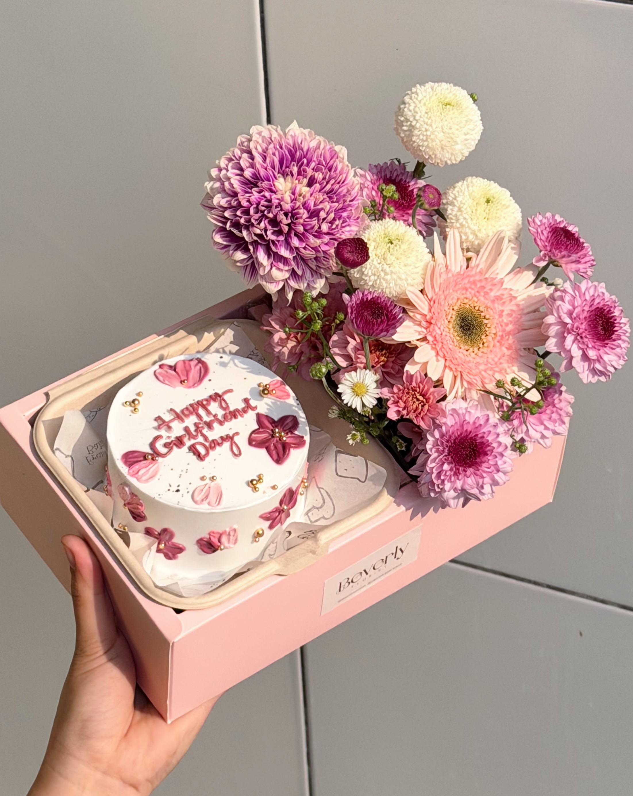 Flowers Cake for Girlfriend Day
